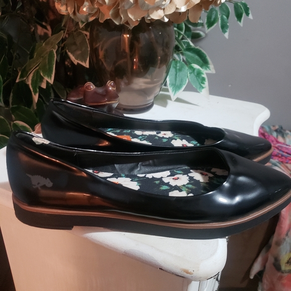 Shoes - Picture 2 of 2